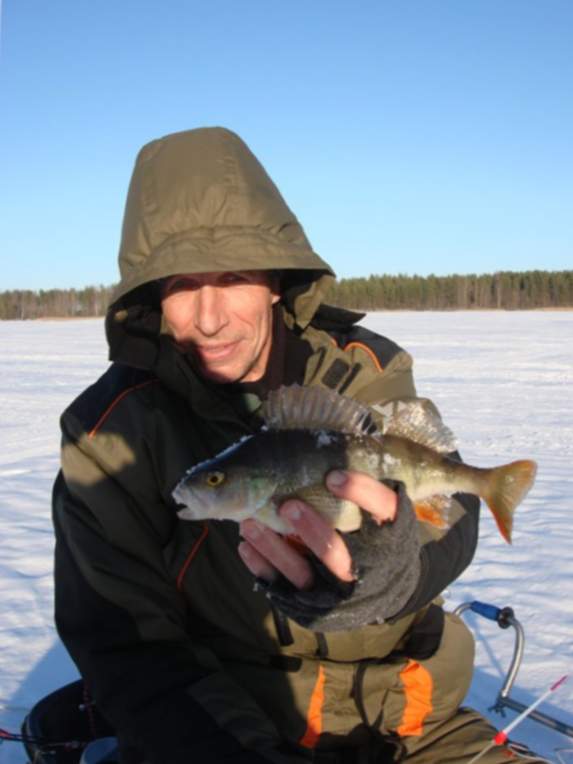 Pesca de invierno en el lago Malinowski.