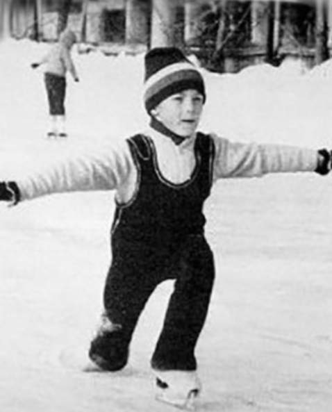 Ilya Kulik - una patinadora principiante