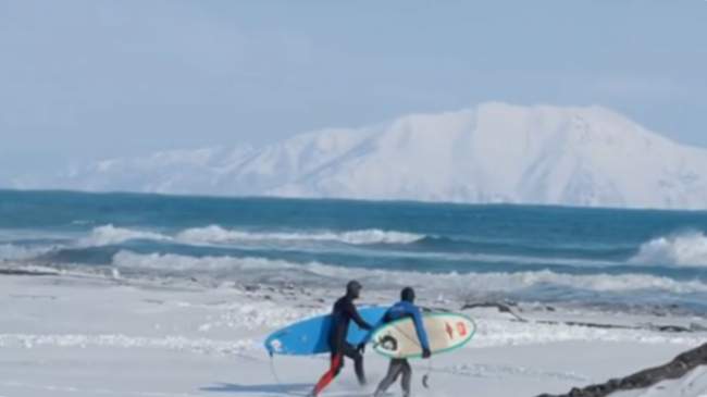 Surfejar a Kamchatka