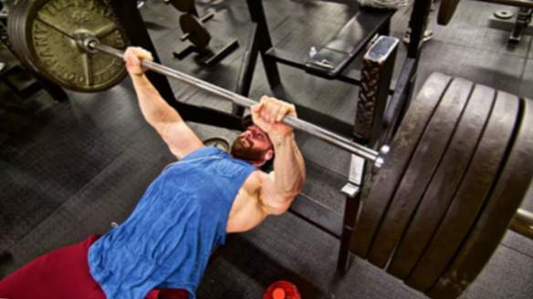 Com augmentar ràpidament els músculs de l'estèrnum en un home