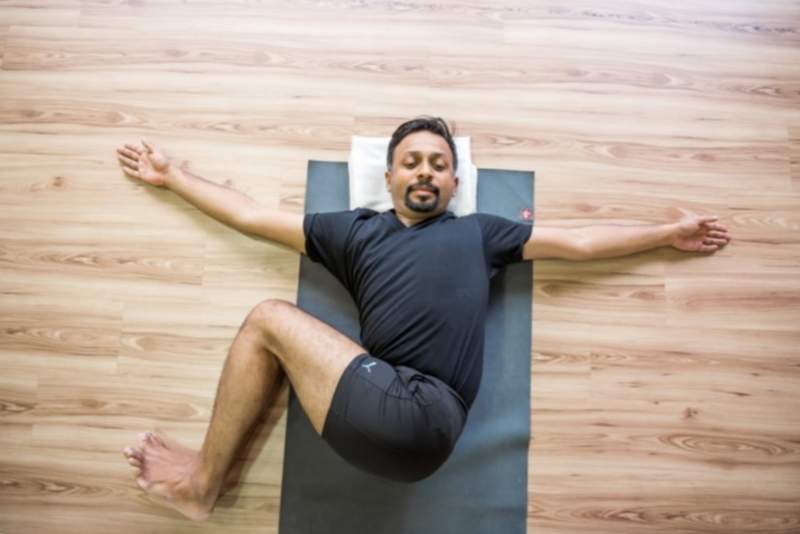 ejercicios de estiramiento de yoga para