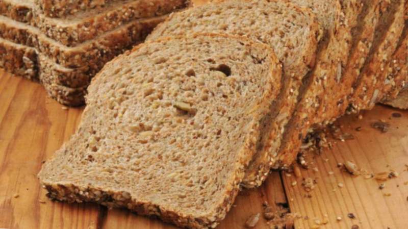 Dietă. Cum poţi să mănânci pâine şi să slăbeşti. Sfaturi de la un expert