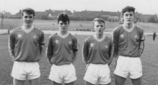 Roy Keane 1986 (segundo desde la izquierda)