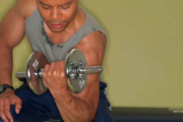Exercicio de illamento do bíceps