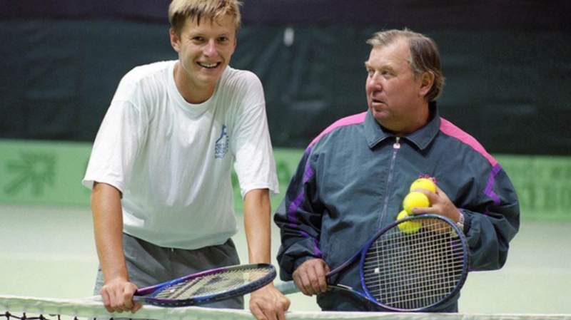 Kafelnikov con un allenatore