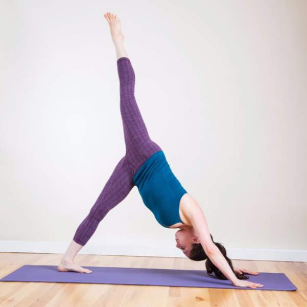 ejercicio de yoga dinámico